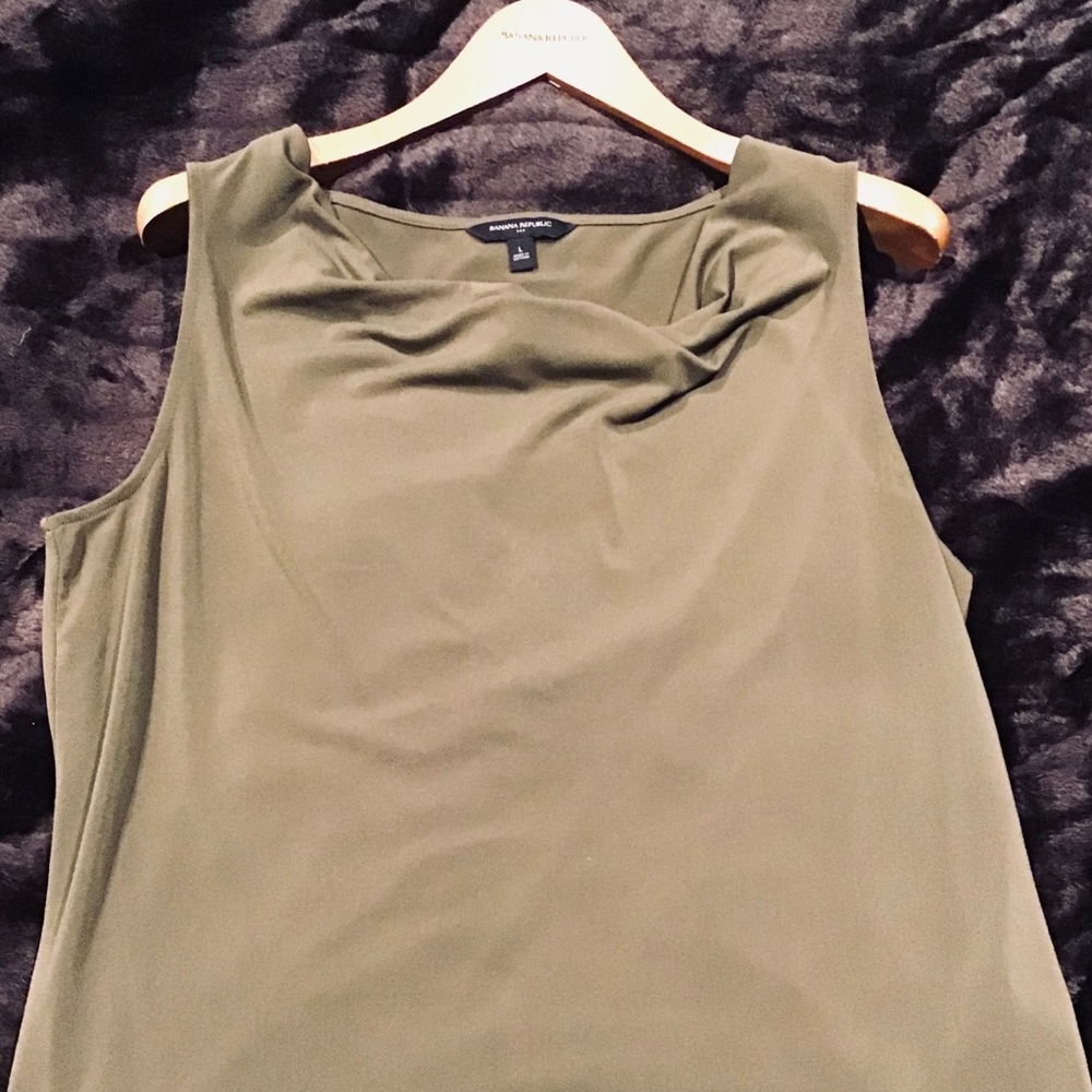 Banana Republic sleeveless cowl neck shirt (L)